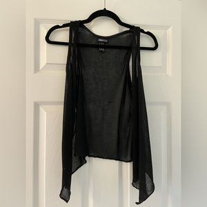 Light, stylish, black vest to complete any outfit. Good for ages 6-11.